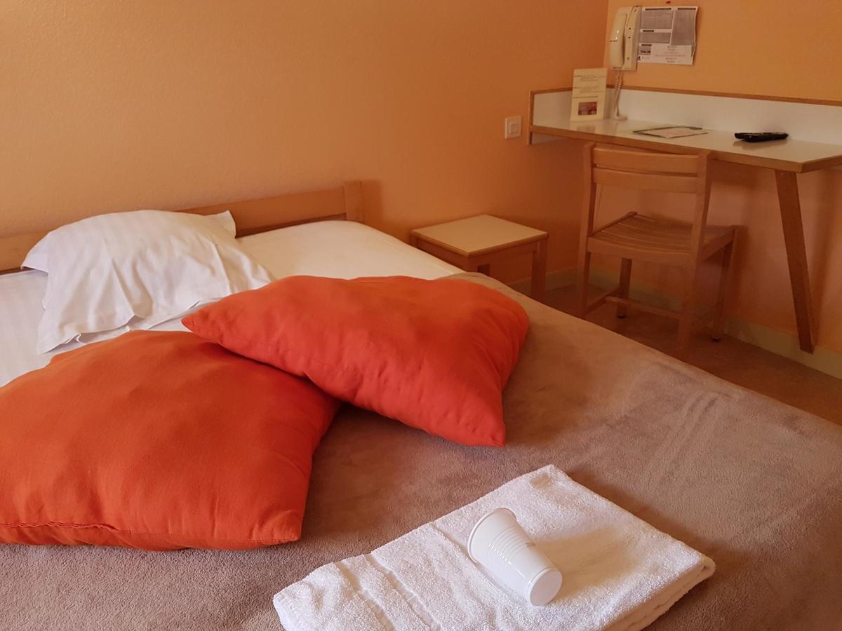 Hotel Le Bretagne Louvigné-de-Bais エクステリア 写真