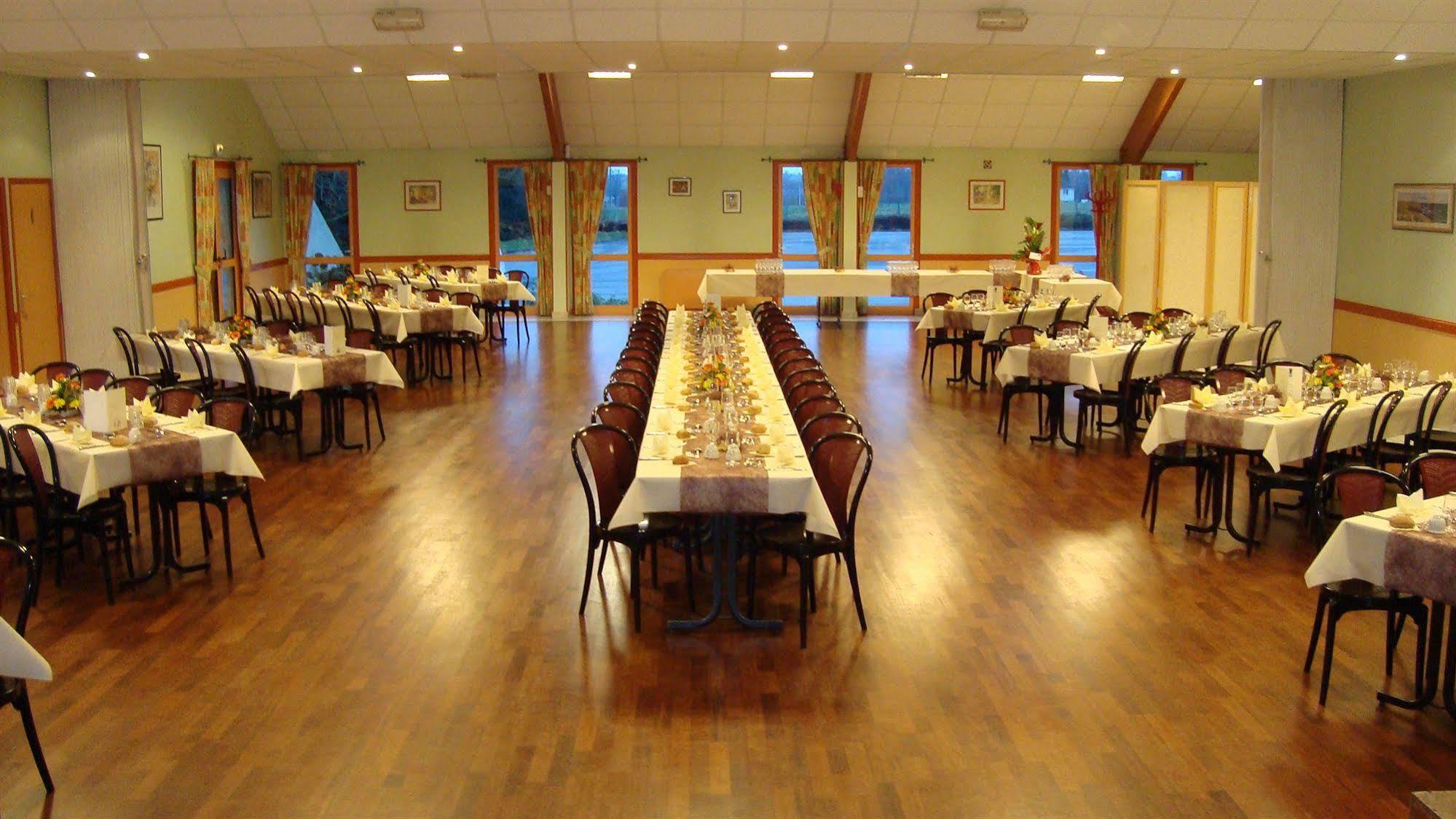 Hotel Le Bretagne Louvigné-de-Bais エクステリア 写真